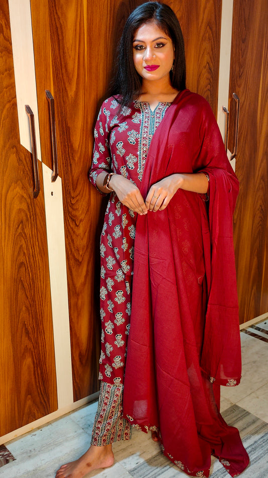 PREMIUM PURE COTTON MAROON DUPATTA PANTS SUIT SET - KDP273